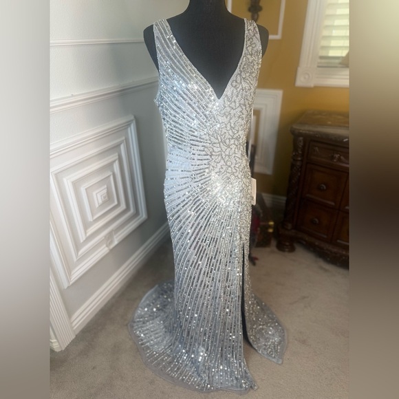 Silver Beaded Floral Sleeveless Gown - Picture 15 of 17